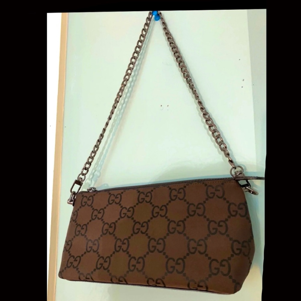 SOLD** Gucci logo purse